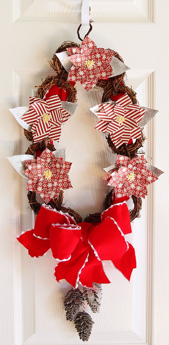Christmas Wreath *Lily Bee* by patricia gallery