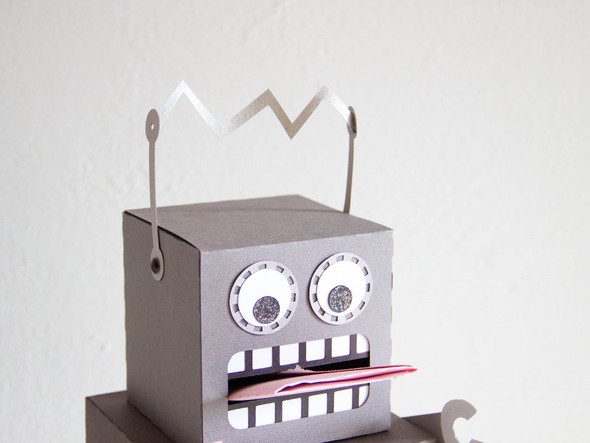 Robot Gift Box. by ScatteredConfetti gallery