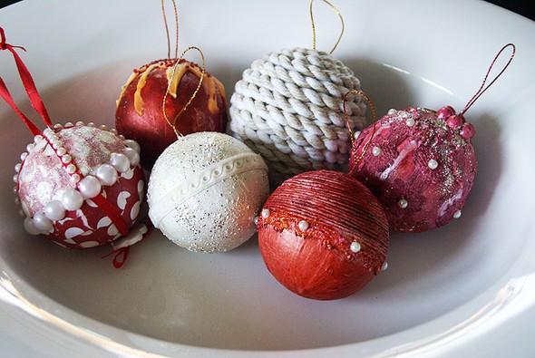 Altered Christmas tree baubles by Saneli gallery