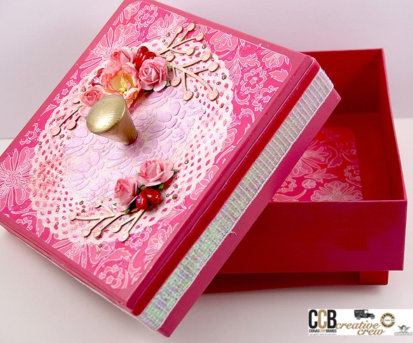 Altered present box by Saneli gallery