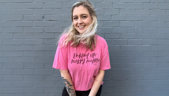 Embrace The Messy Middle Tee - Pink gallery
